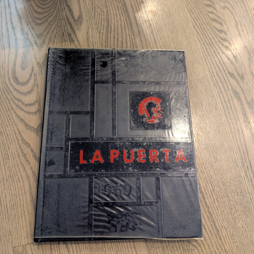 Vintage 1969 La Puerta caruthers High School Yearbook california